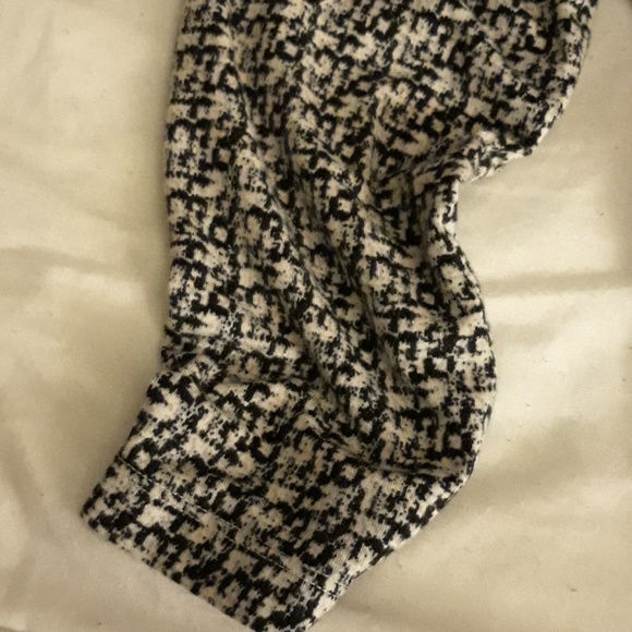 *This a gorgeous (untagged) top - Picture 3 of 6